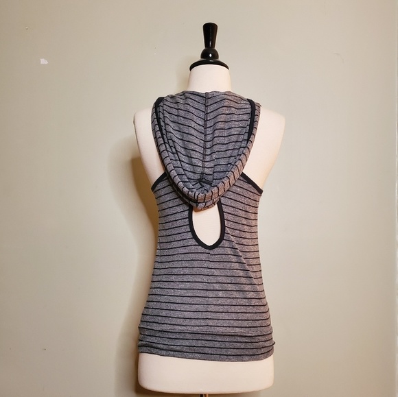 Sleeveless Open Back Hoodie - Picture 3 of 5
